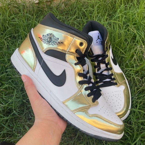 Jordan Other - Nike Jordan 1 mid metallic gold